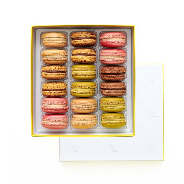 Signature box of 18 macarons