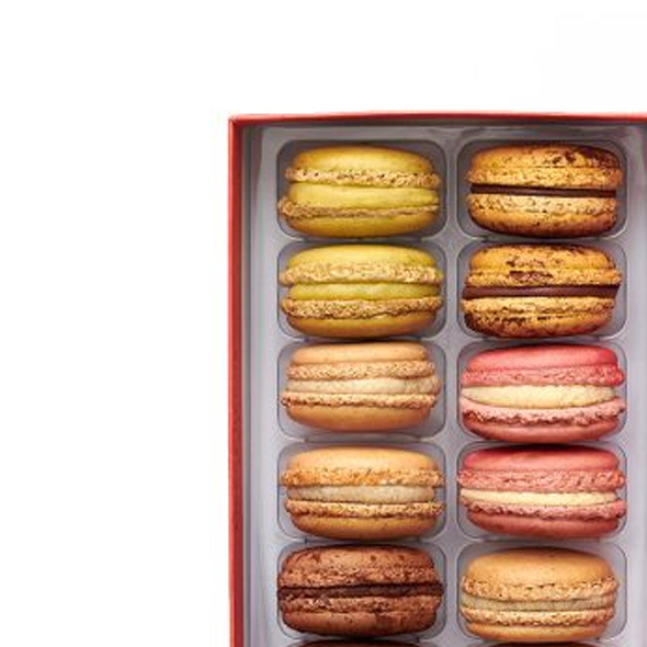 Signature box of 12 macarons