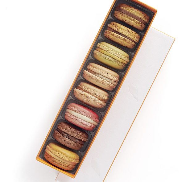 Signature box of 8 macarons