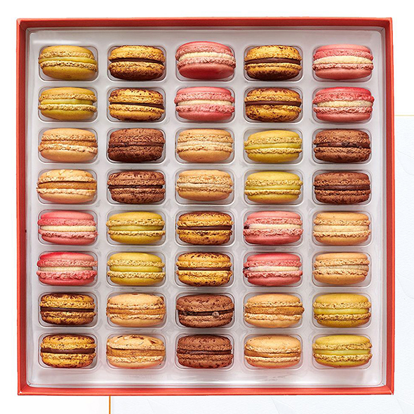 Signature box of 40 macarons